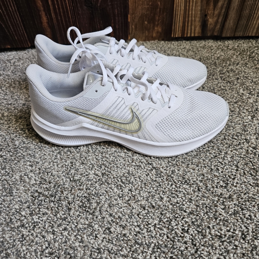 Nike Downshifter women size  11 Excellant Condition